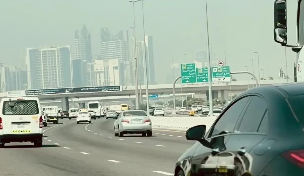 Travel options from Abu Dhabi to Dubai including bus, car lift, and more